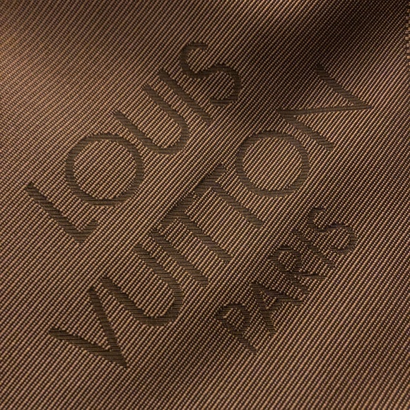 Like brand new men’s lv messenger bag - Picture 4 of 9